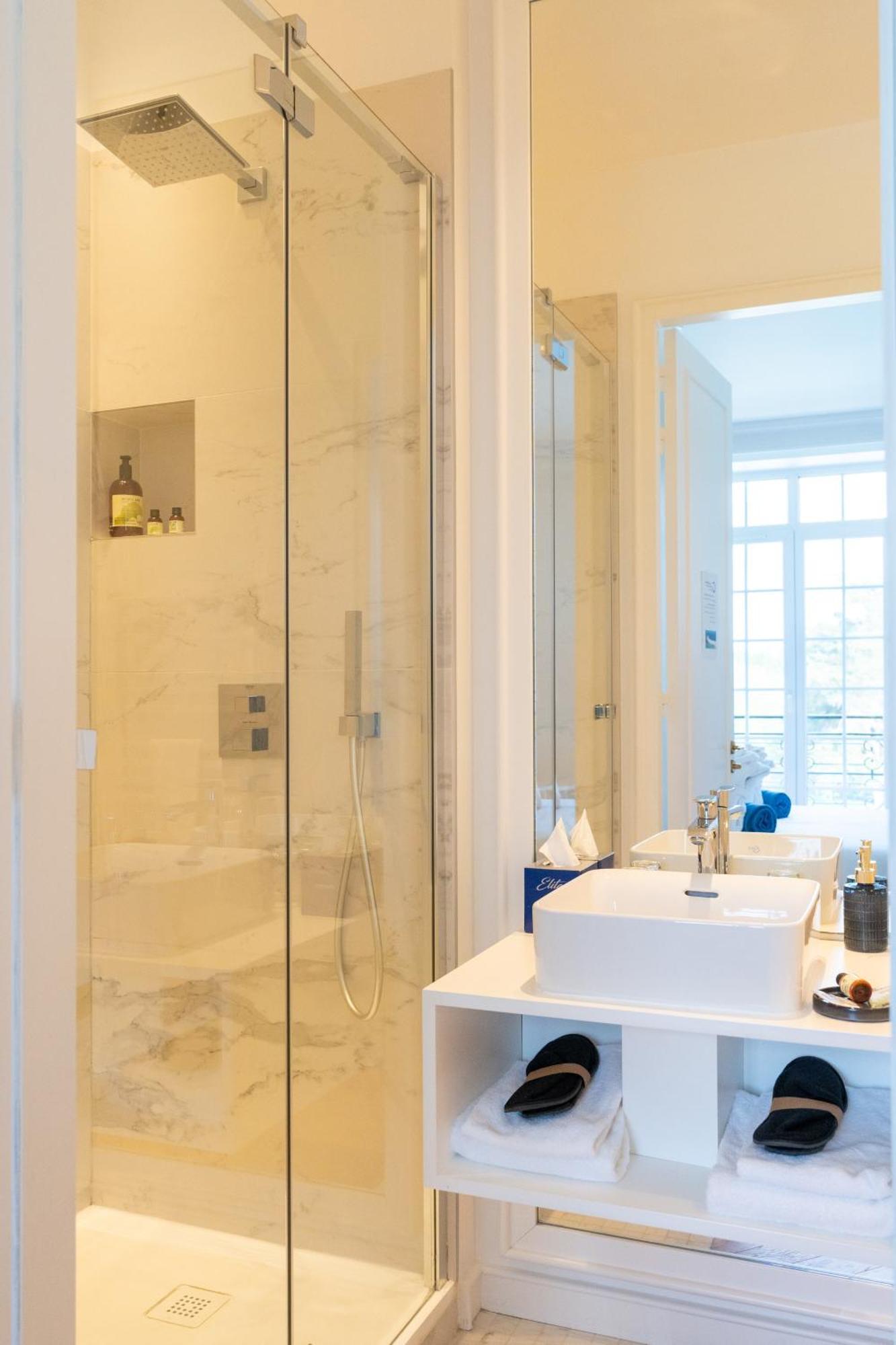 Les Garennes - Hotel Spa Benodet Bagian luar foto